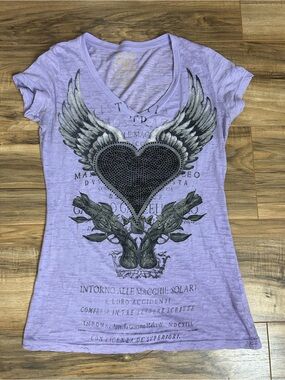 Y2K Gothic Women's Lilac Graphic V-Neck Tee with Winged Heart